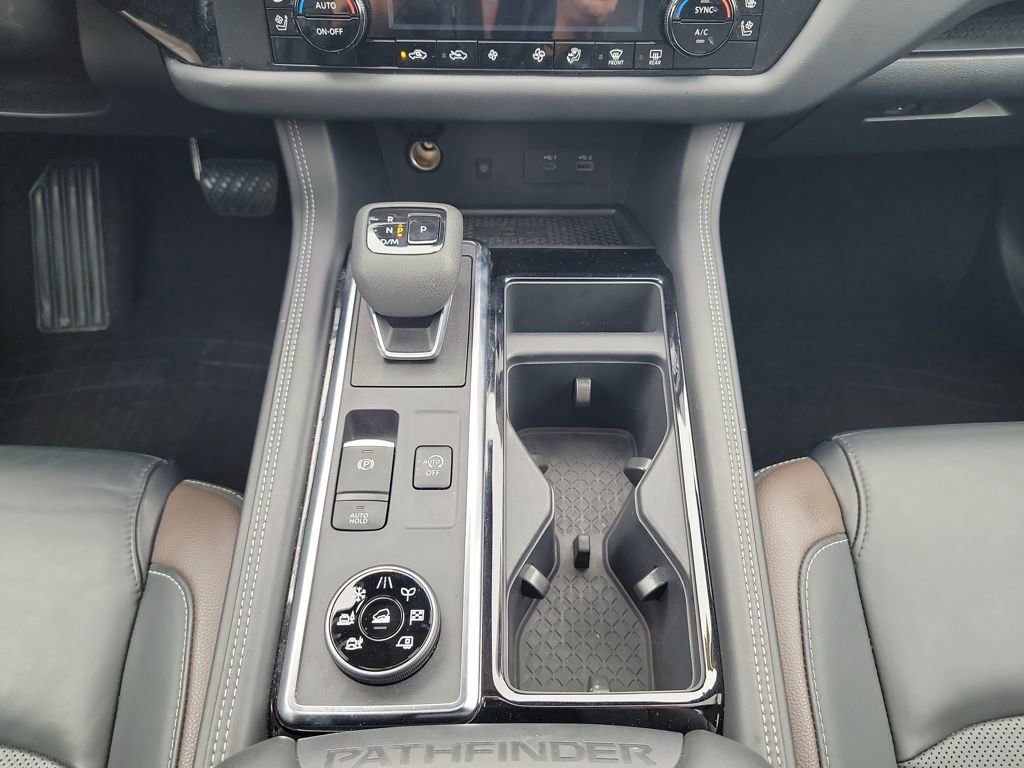 Used 2023 Nissan Pathfinder Platinum image 21