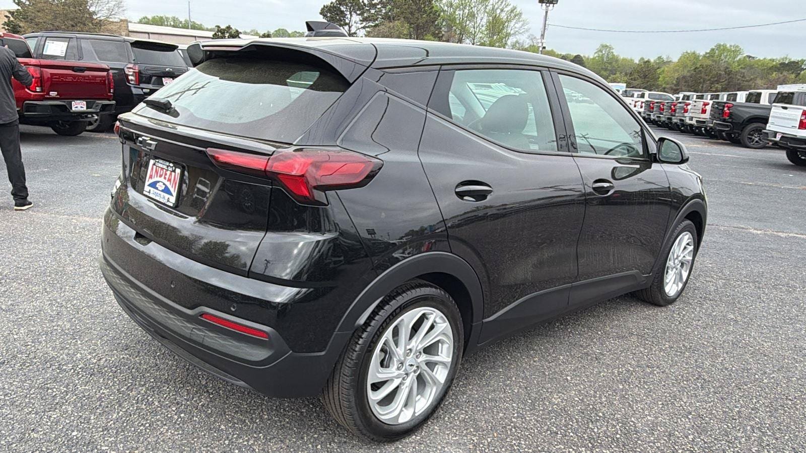 New 2027 Chevrolet Bolt LT w/ Comfort Package FWD image 5