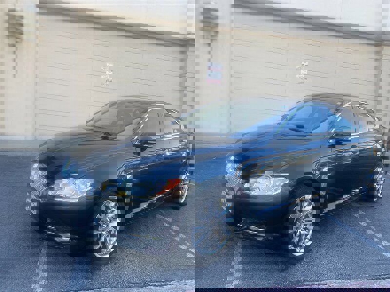 Used 2010 Jaguar XF Luxury image 2