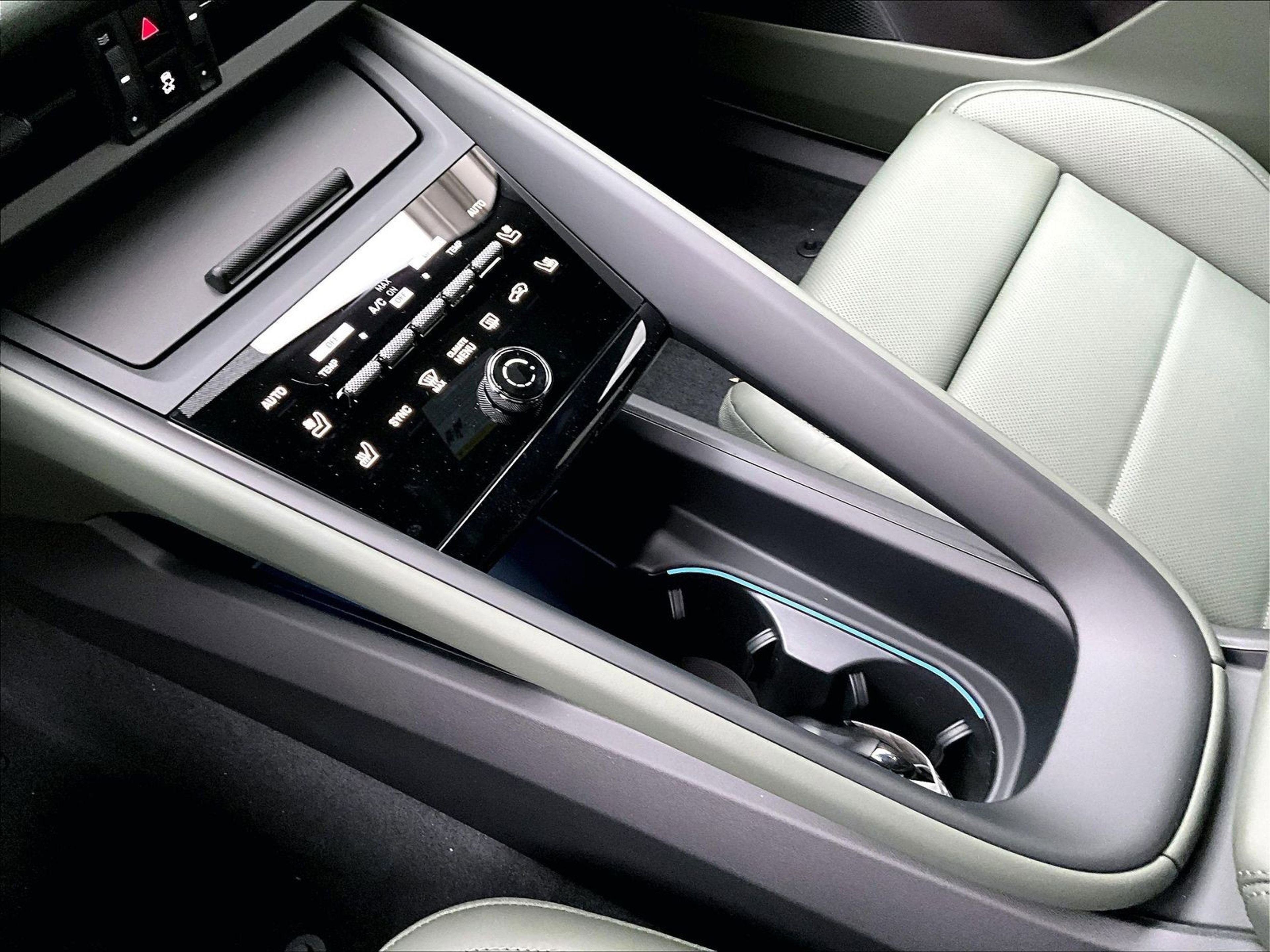 New 2025 Porsche Macan 4S Electric image 11