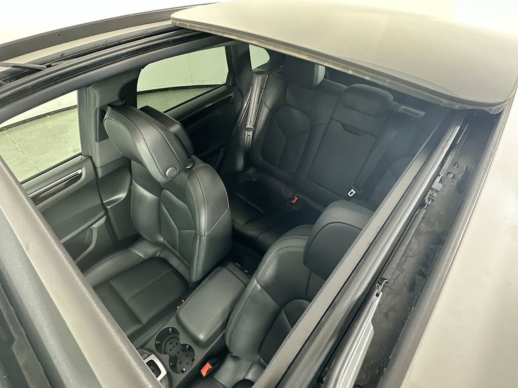 Certified 2021 Porsche Macan image 14