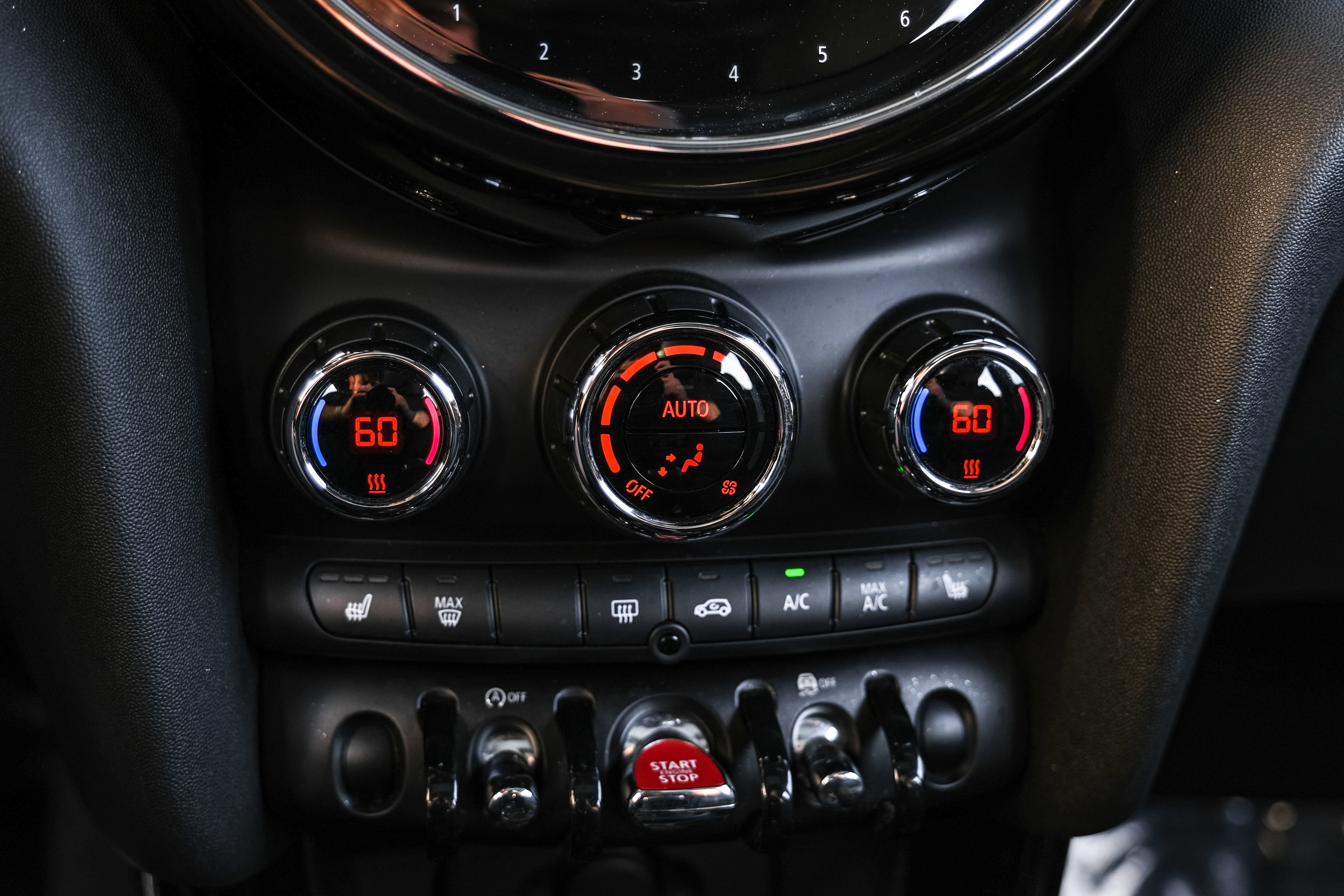 Used 2022 MINI Cooper 4-Door Hardtop w/ Signature Upholstery Package image 27