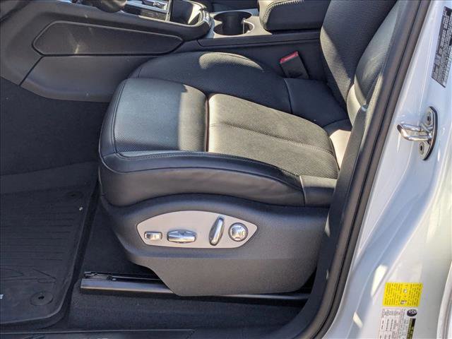 Used 2023 Porsche Macan Turbo image 15