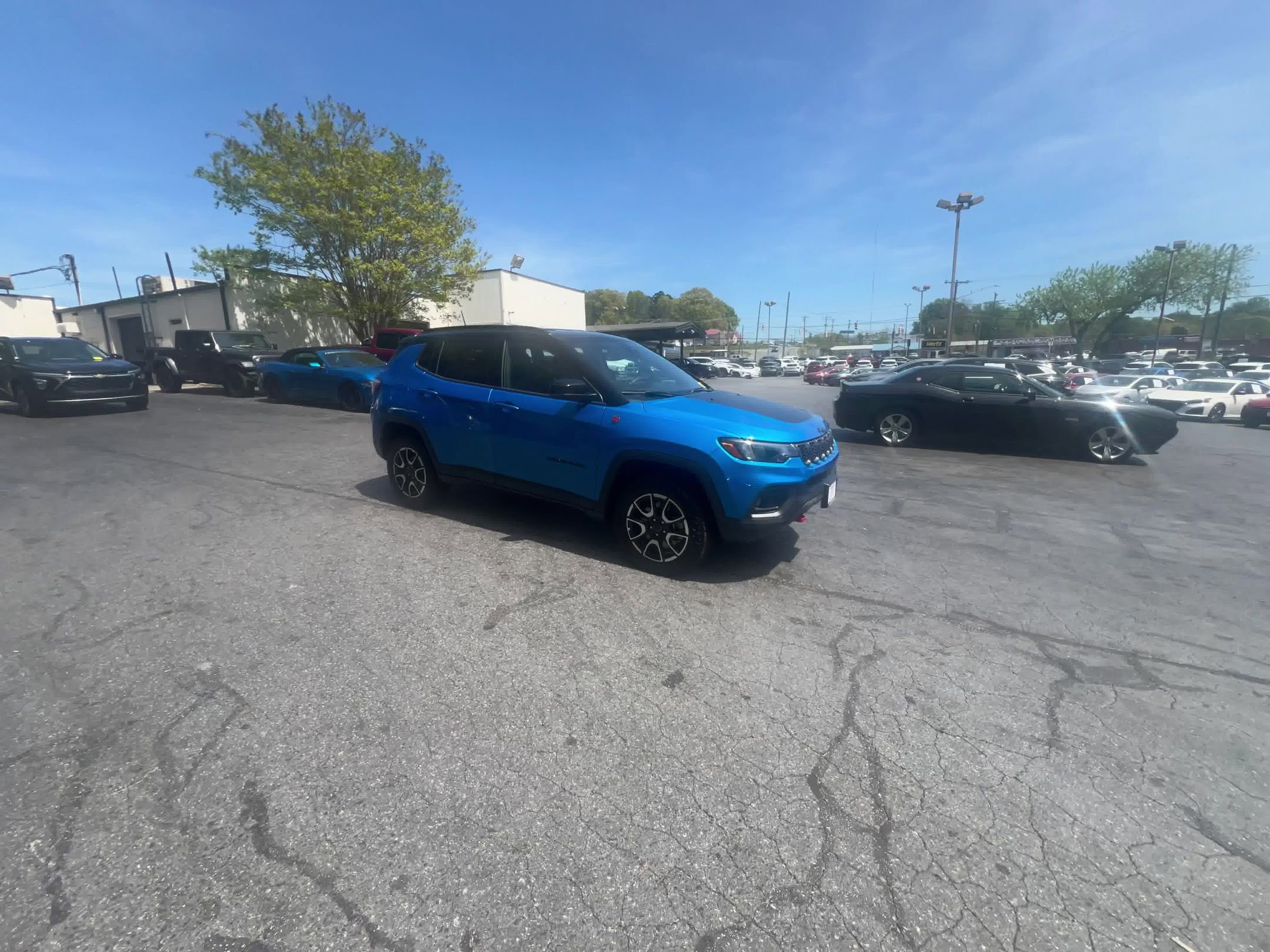 Used 2025 Chevrolet Trax LT FWD image 4