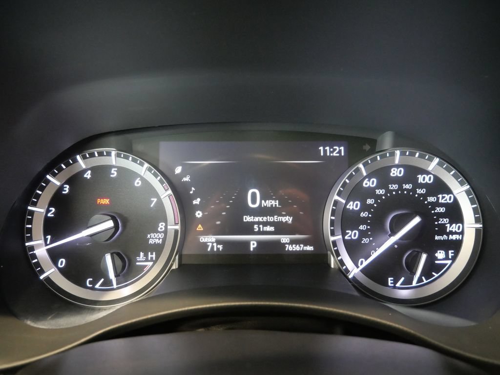 Used 2022 Toyota Highlander XLE AWD/4WD image 19
