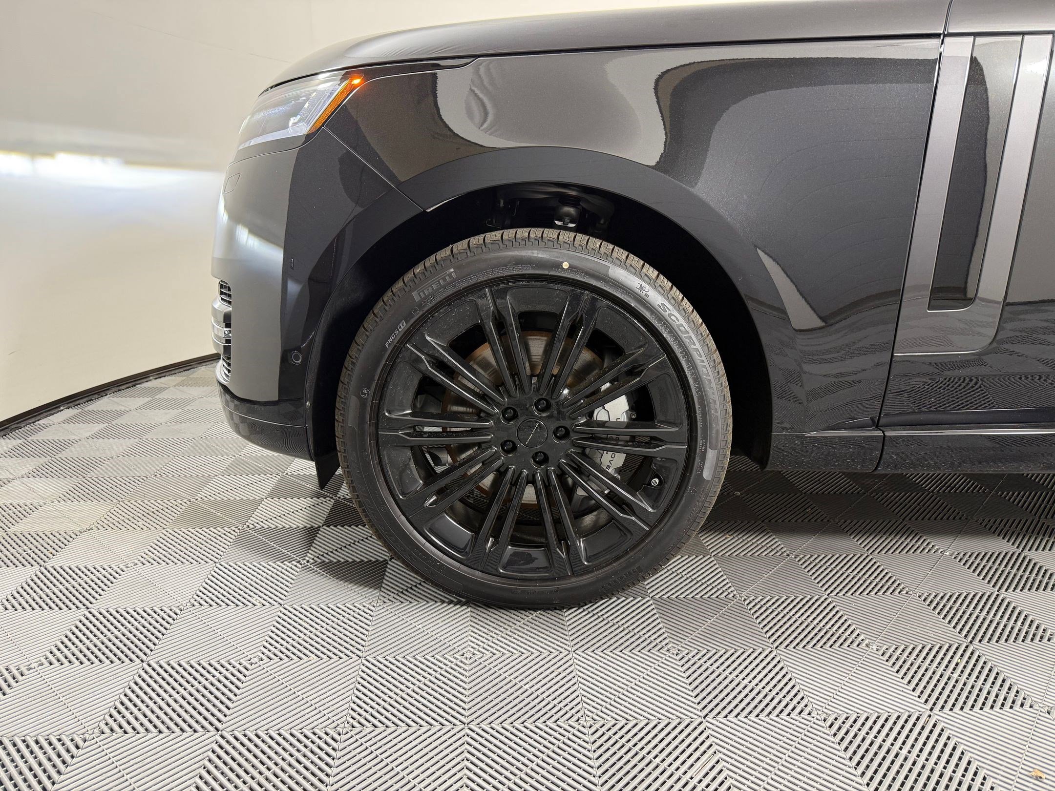 New 2026 Land Rover Range Rover Long Wheelbase SE image 13