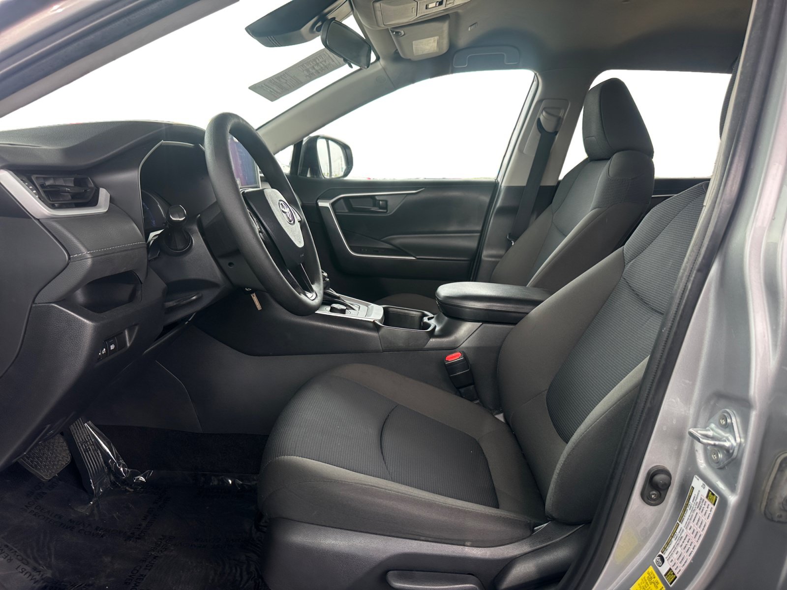 Used 2023 Toyota RAV4 LE AWD/4WD image 9