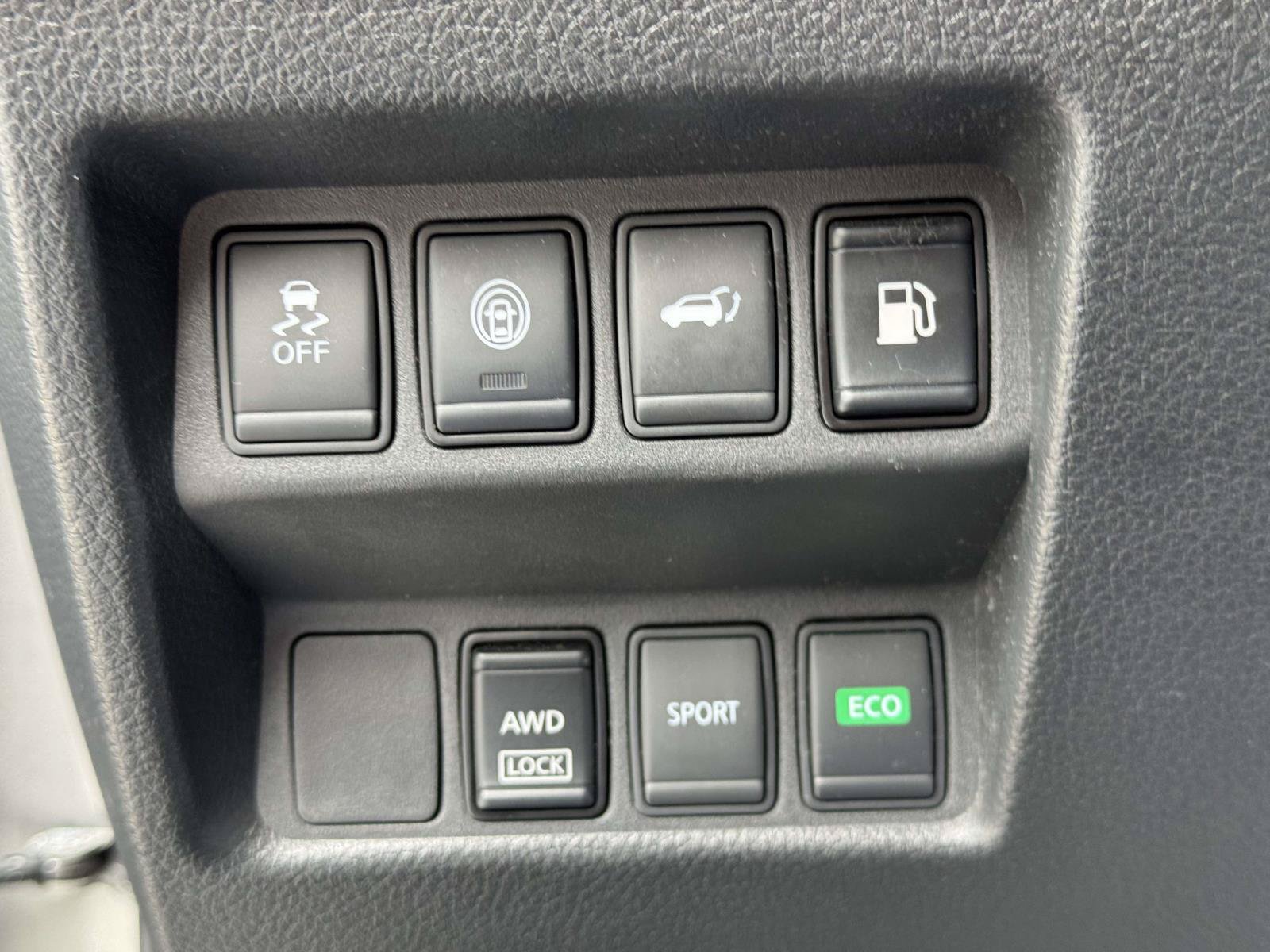 Used 2019 Nissan Rogue SV AWD/4WD image 17