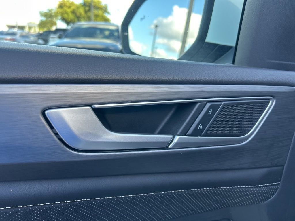 Used 2024 Volkswagen Atlas Cross Sport SE image 39