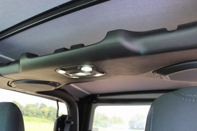 Used 2022 Jeep Wrangler Rubicon w/ Cold Weather Group image 26