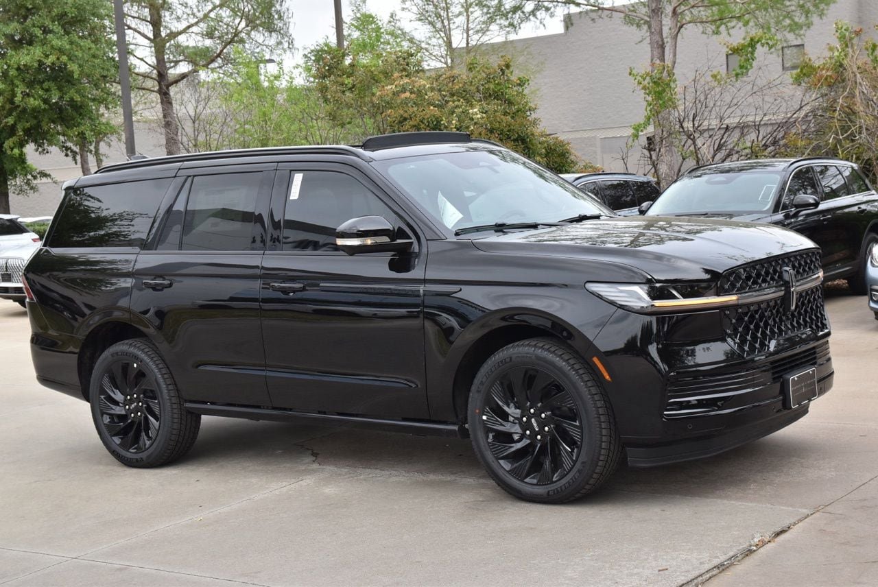 New 2026 Lincoln Navigator Reserve w/ Jet Appearance Package image 11