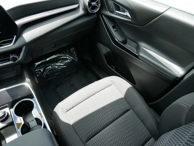 Used 2026 Chevrolet Equinox LT AWD/4WD image 11