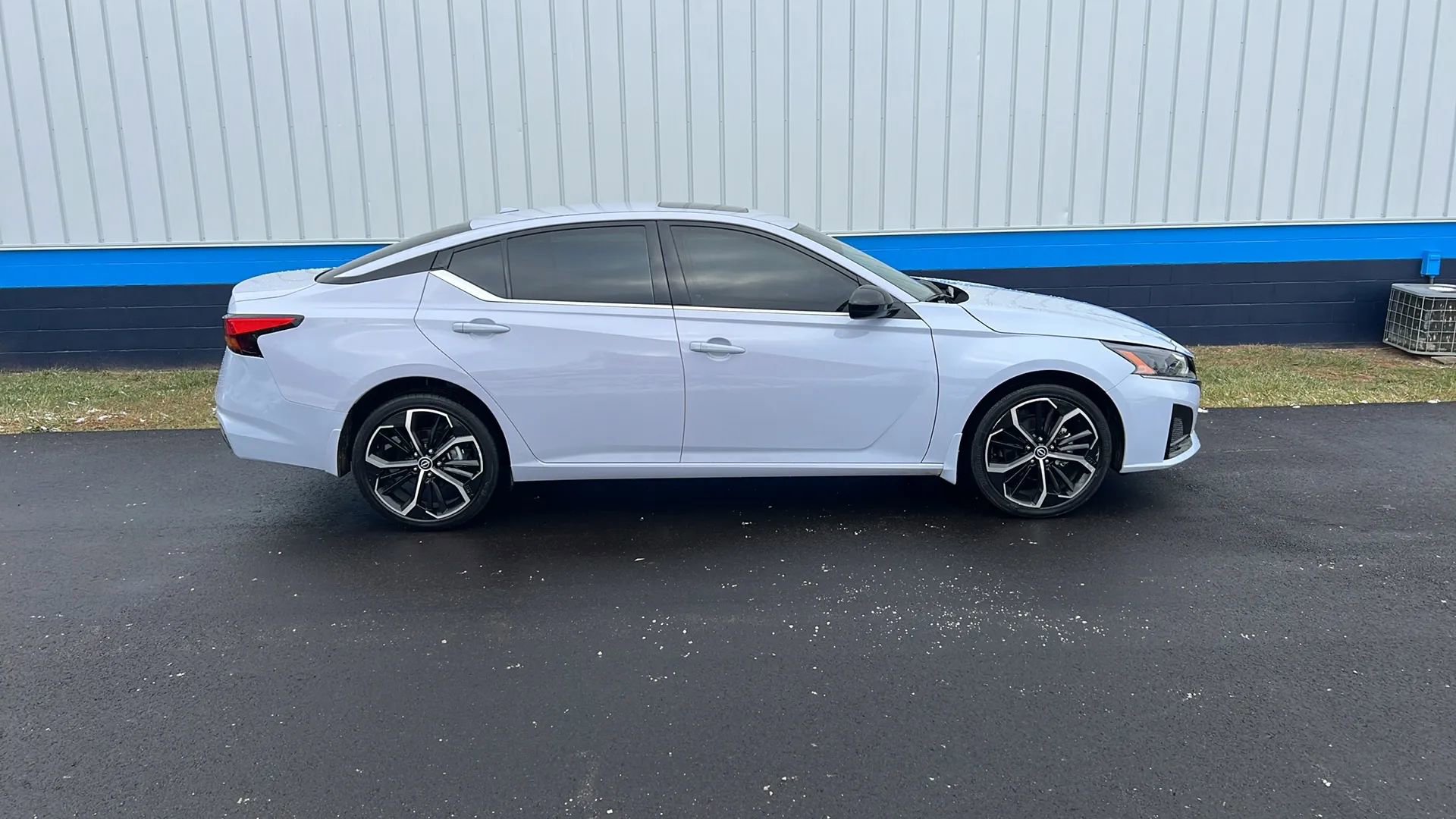 Used 2024 Nissan Altima 2.5 SR w/ SR Premium Package image 4