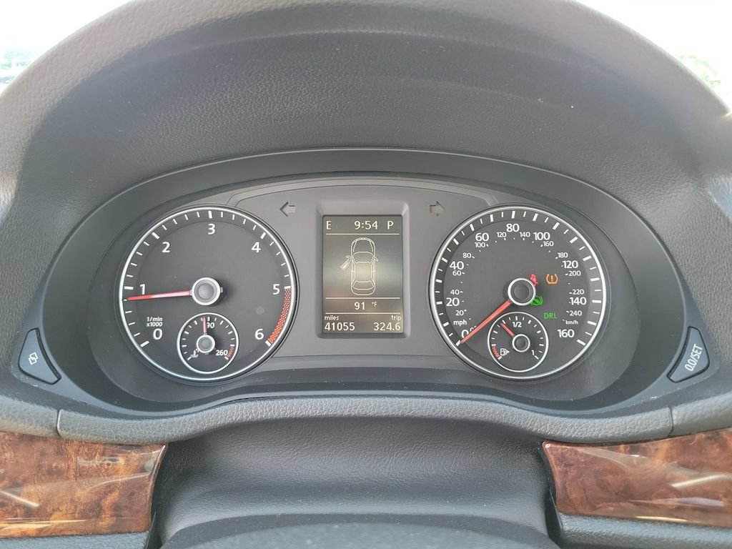 Used 2012 Volkswagen Passat TDI SEL Premium FWD image 11