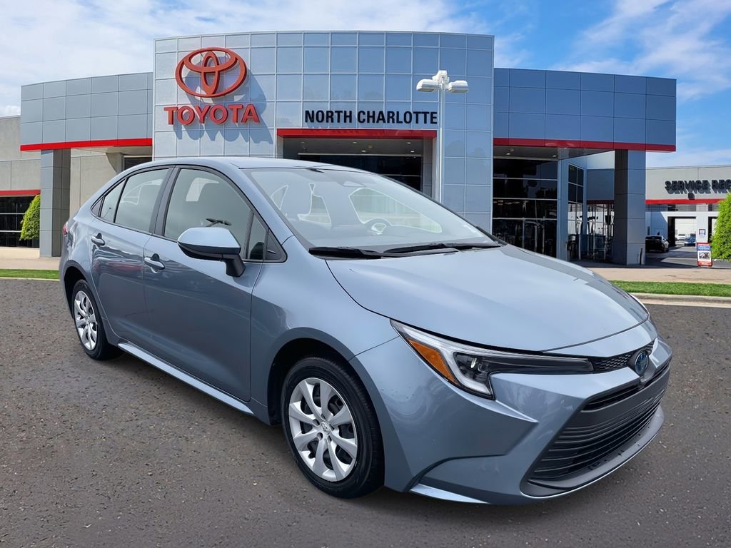 Used 2024 Toyota Corolla LE image 3