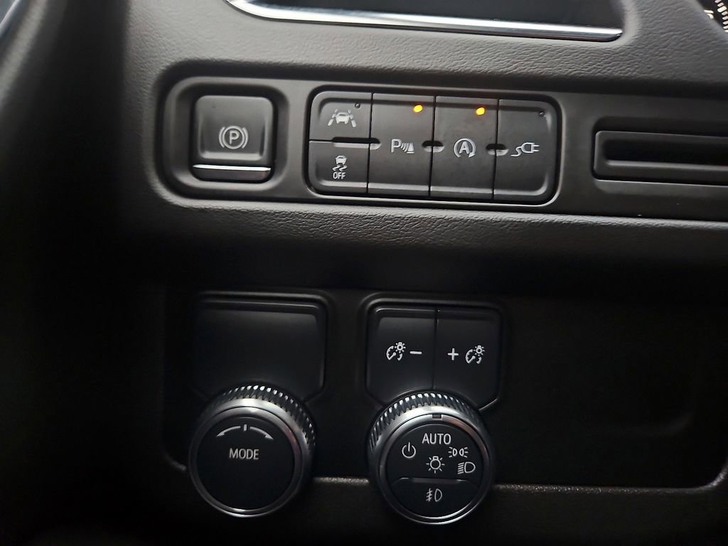 Used 2021 GMC Yukon XL SLE w/ Gmc Pro Safety Plus Package image 25