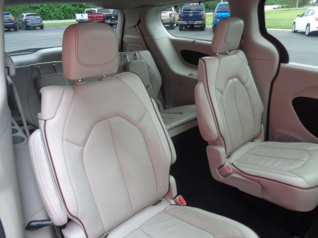 Used 2019 Chrysler Pacifica Limited FWD image 16