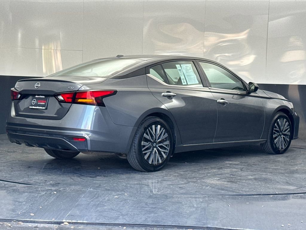 Used 2024 Nissan Altima 2.5 SV image 3