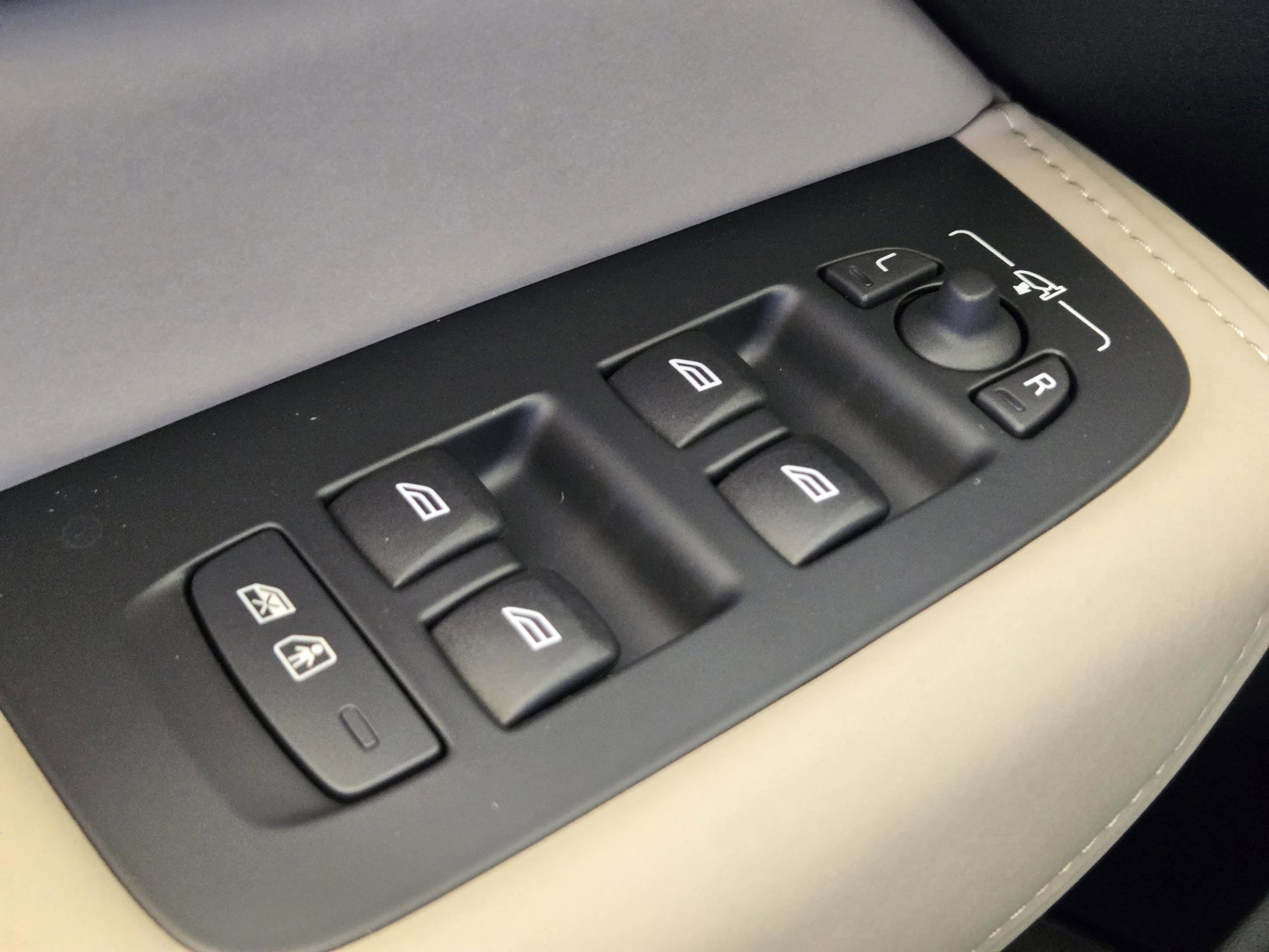 New 2026 Volvo XC60 B5 Plus w/ Protection Package Premier image 27