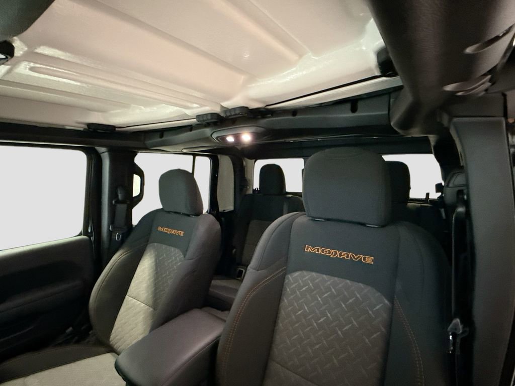 Used 2025 Jeep Gladiator Mojave w/ Convenience Group image 17