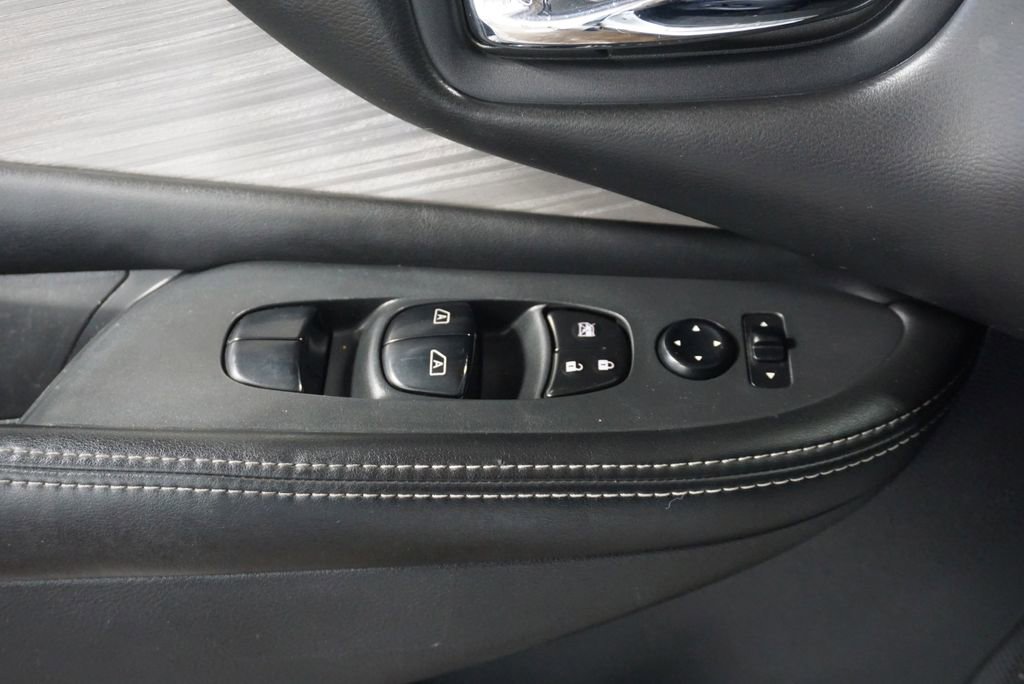 Used 2017 Nissan Murano SV image 27