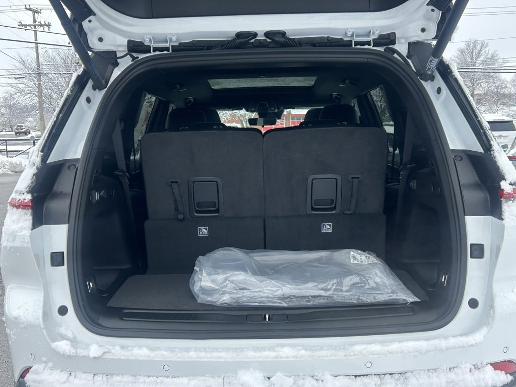 New 2025 Jeep Grand Cherokee L Limited w/ Black Appearance Package image 8