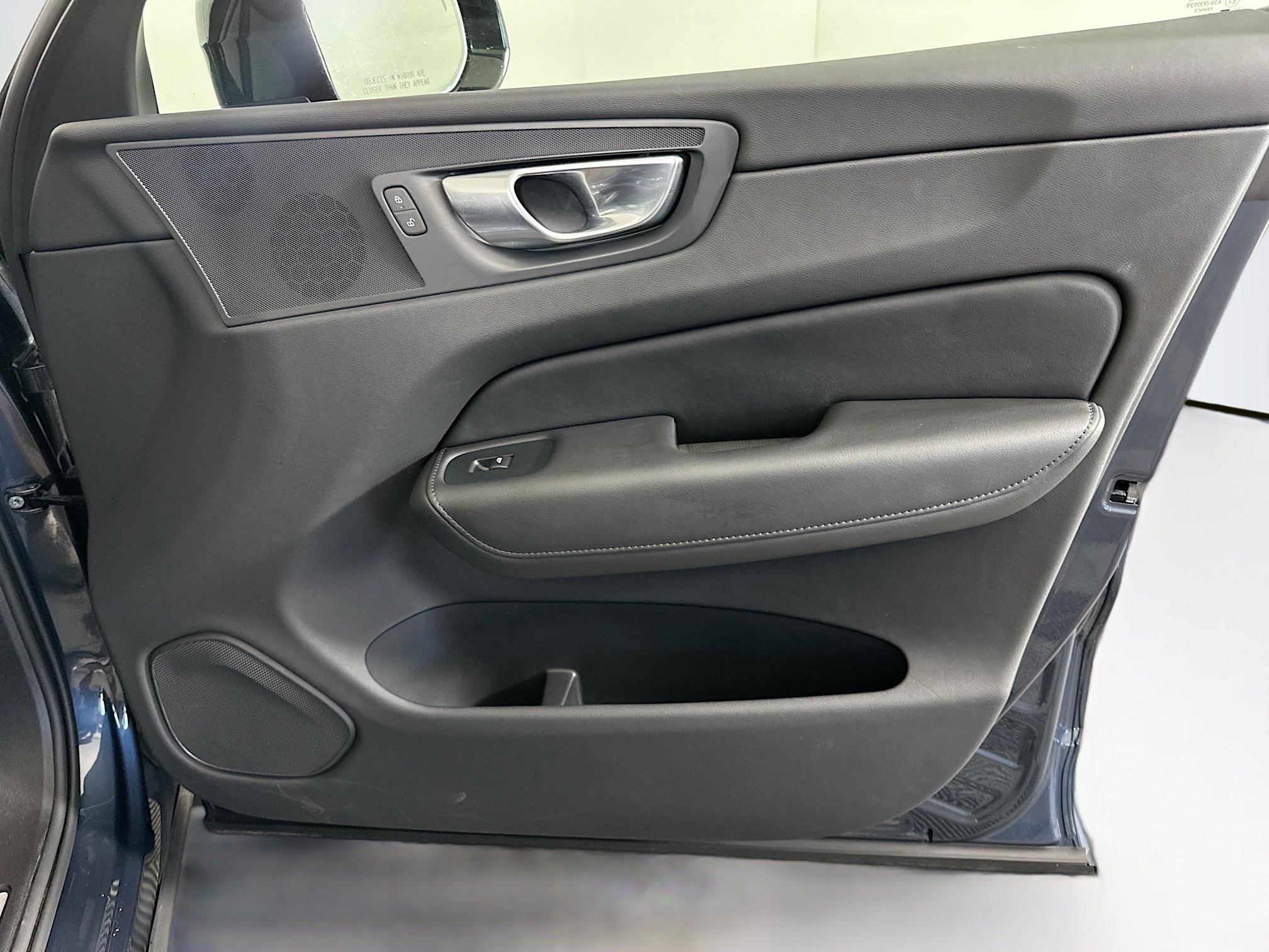 Used 2025 Volvo XC60 B5 Core image 34