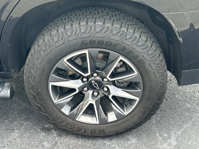 Used 2023 Chevrolet Tahoe Z71 w/ Luxury Package AWD/4WD image 14