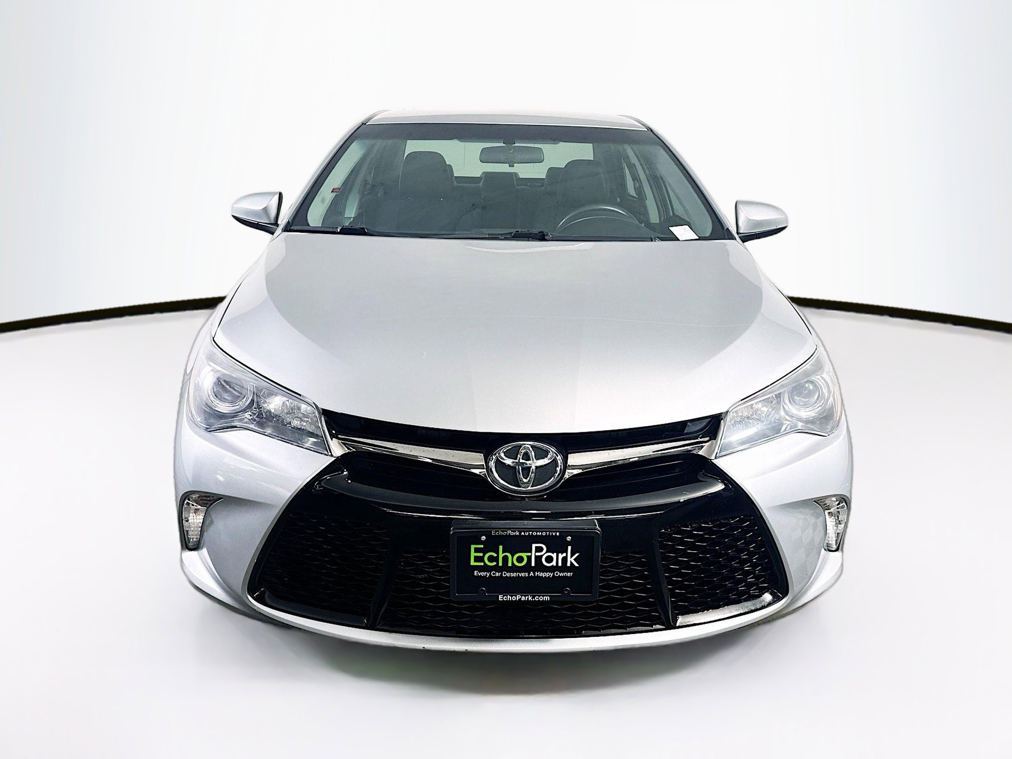 Used 2017 Toyota Camry SE FWD image 2