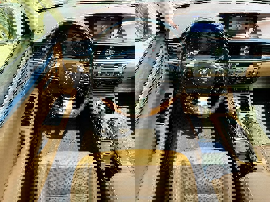 Used 2016 Lexus ES 350 w/ Luxury Package w/Wood Trim image 11