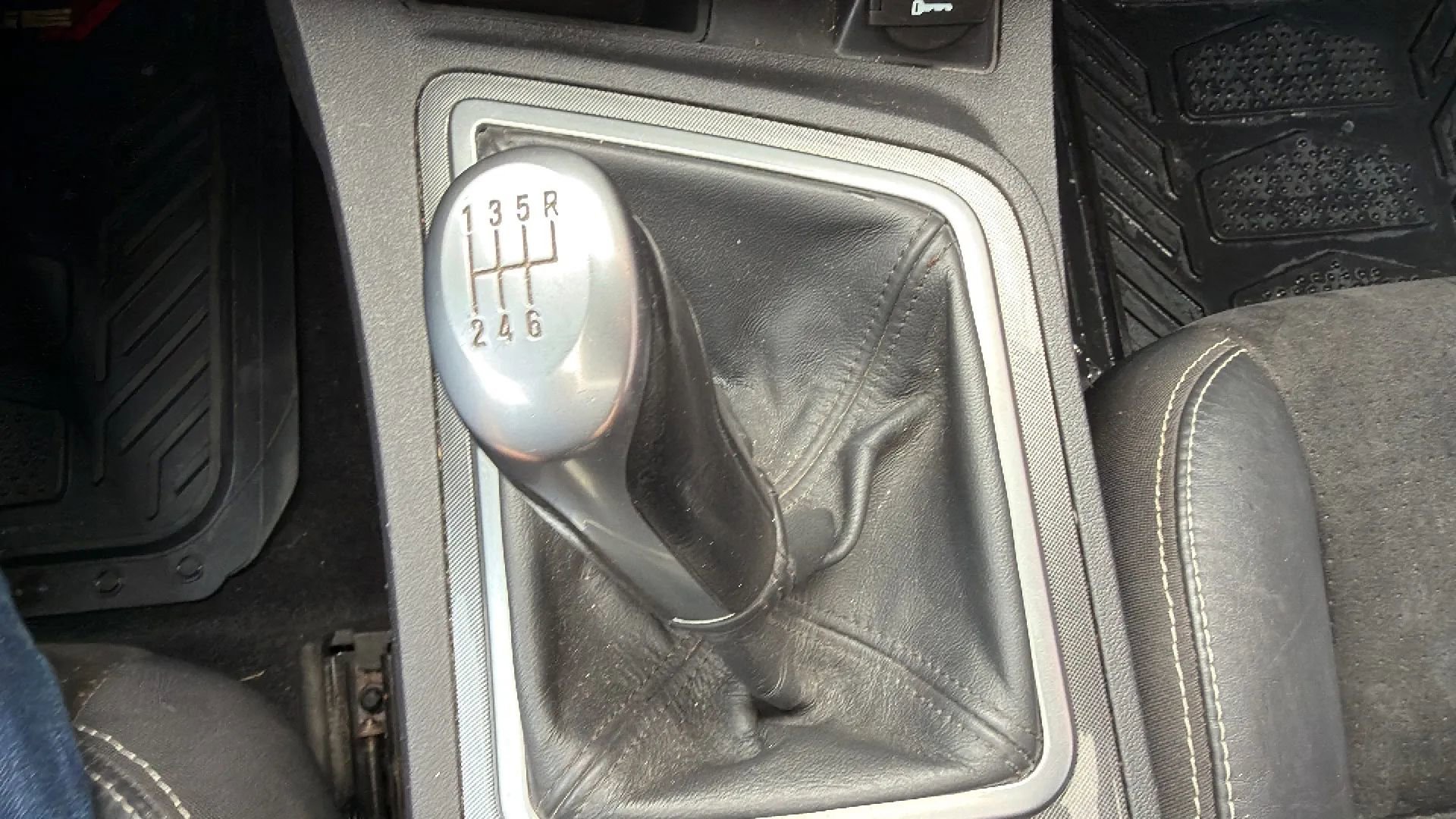 Used 2009 Dodge Challenger SRT8 w/ SRT Option Group II RWD image 24
