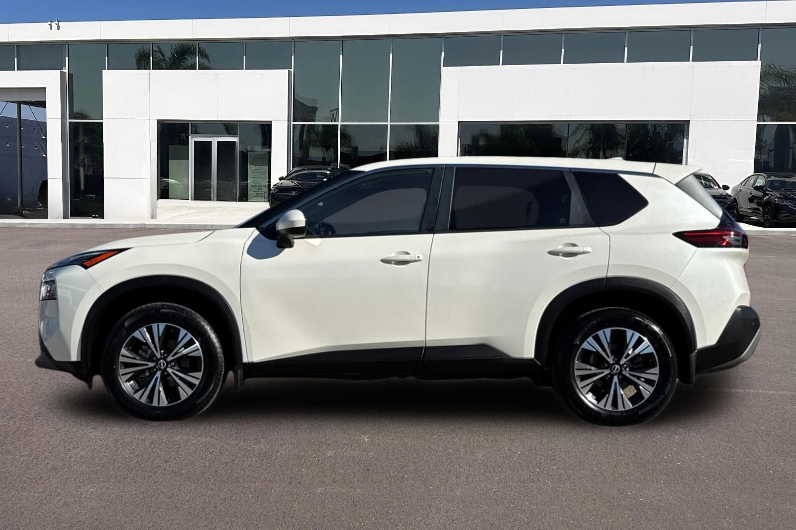Used 2023 Nissan Rogue SV image 6