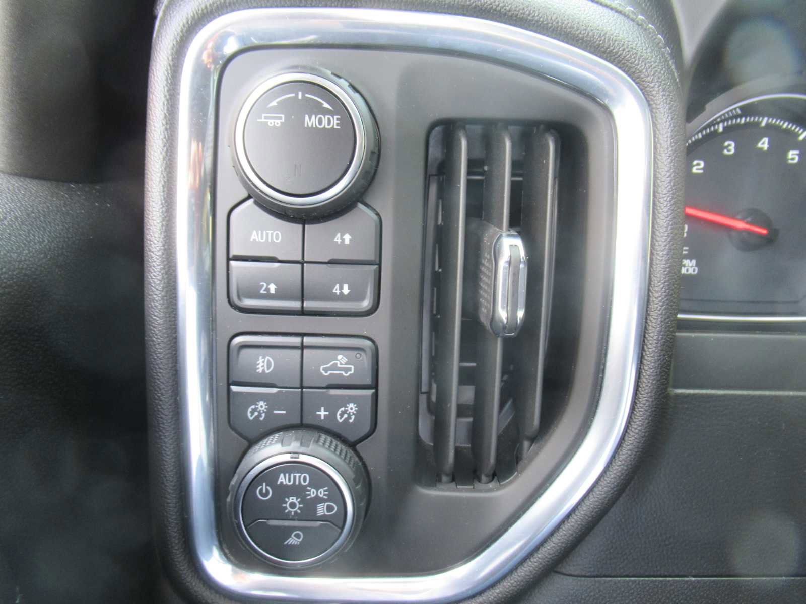 Used 2021 Chevrolet Silverado 1500 LTZ w/ LTZ Premium Package image 34