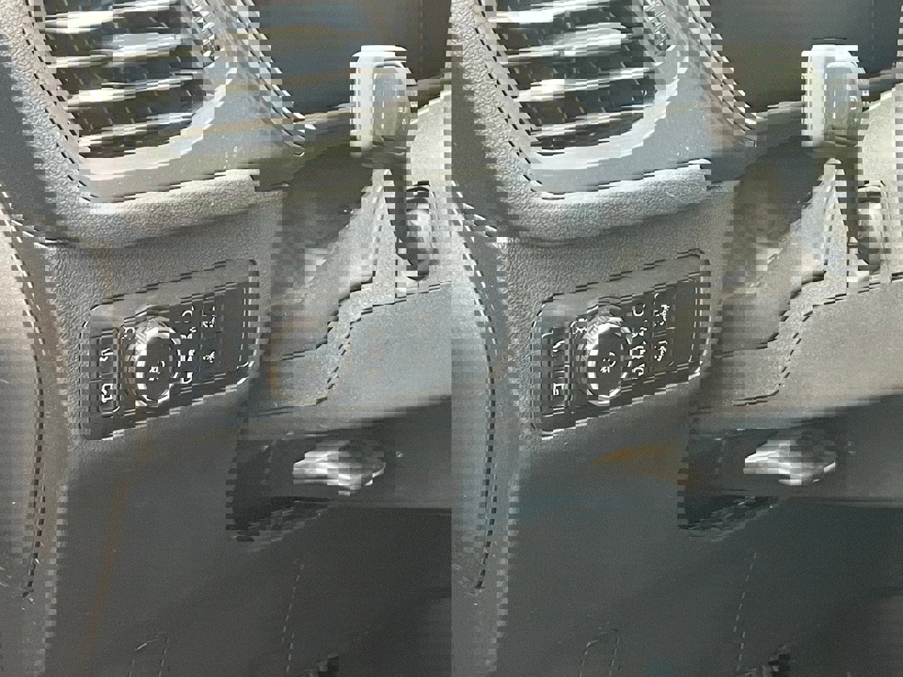 Used 2024 Ford Escape PHEV image 7