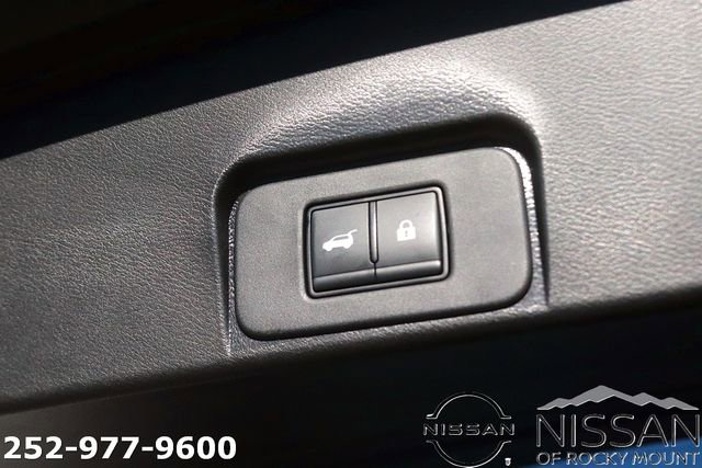 Used 2024 Nissan Rogue SV image 16
