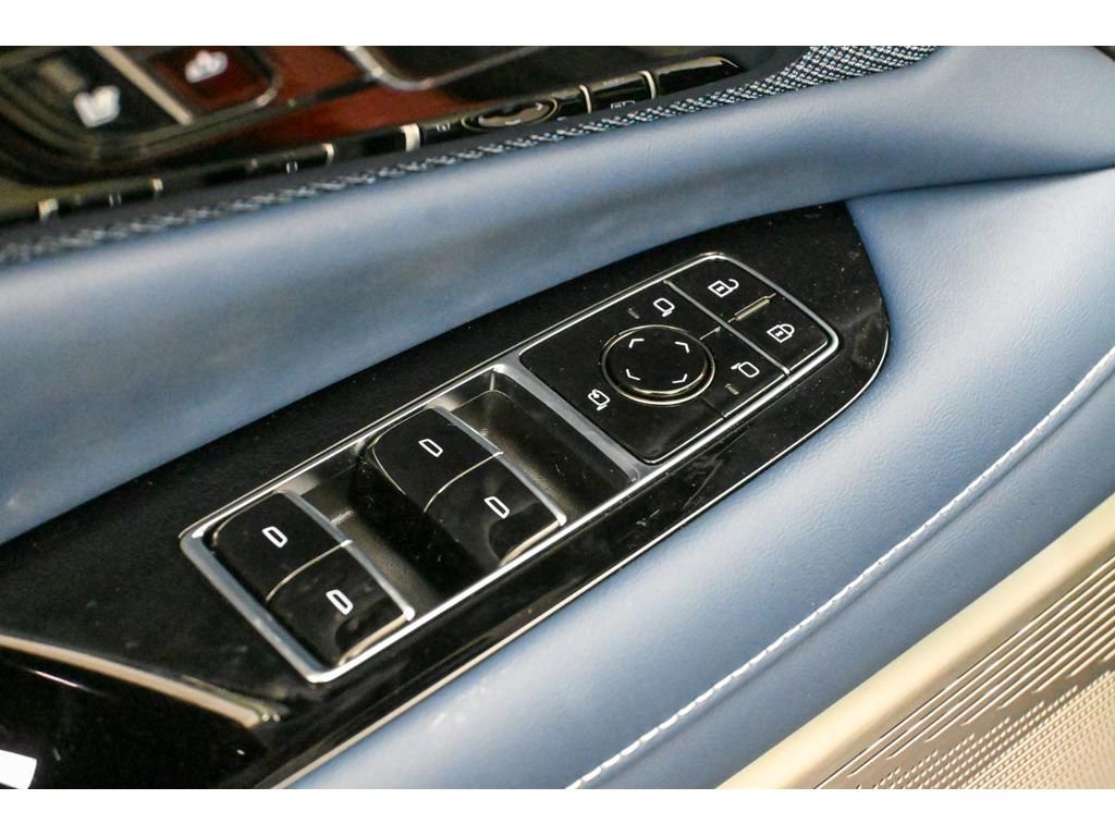 New 2026 Cadillac Optiq Luxury 2 image 18