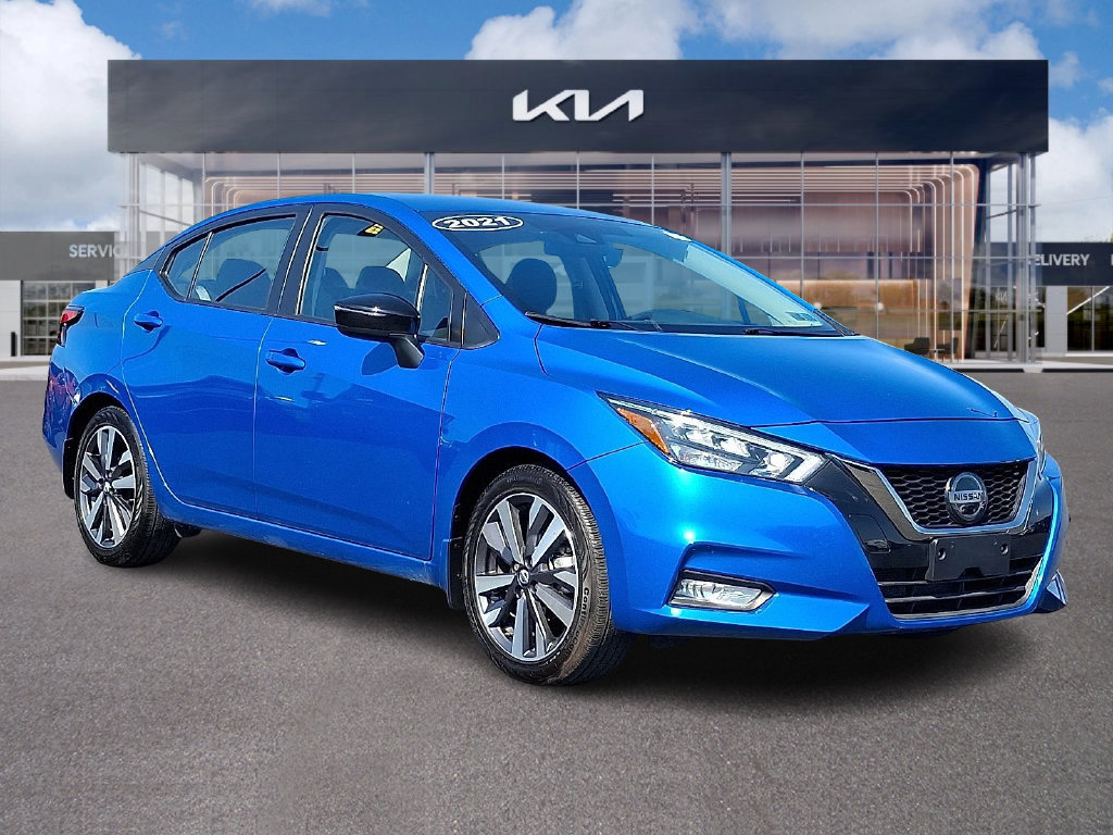 Used 2021 Nissan Versa SR w/ Convenience Package FWD image 1