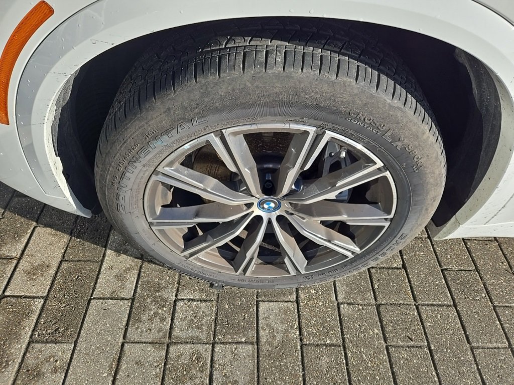 Used 2025 BMW X5 xDrive50e w/ M Sport Package image 10