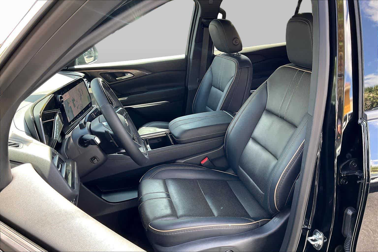 Used 2025 Chevrolet Traverse High Country w/ LPO, Floor Liner Package FWD image 46