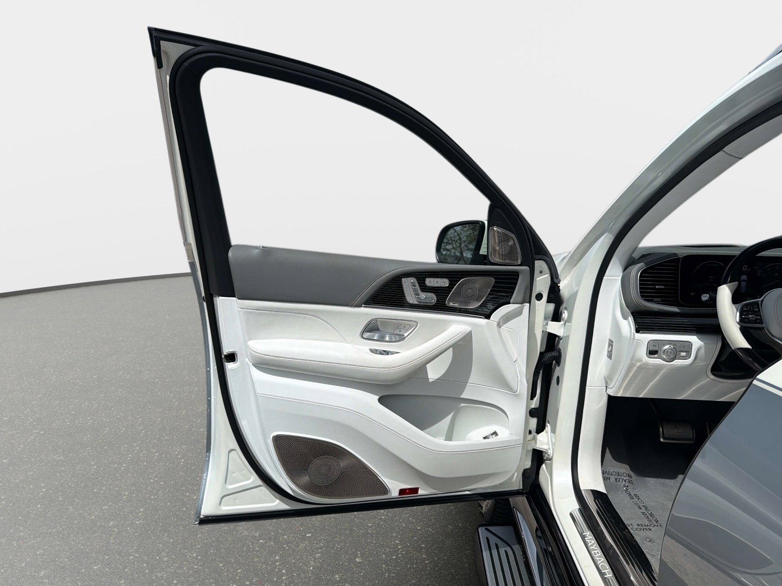 Used 2023 Mercedes-Benz Maybach GLS 600 4MATIC image 38