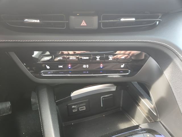 Used 2021 Buick Envision Essence w/ Technology Package I image 19
