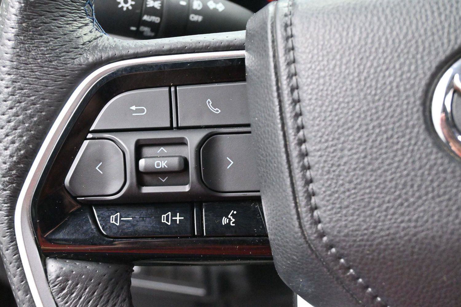 Used 2023 Toyota Sequoia Platinum AWD/4WD image 21