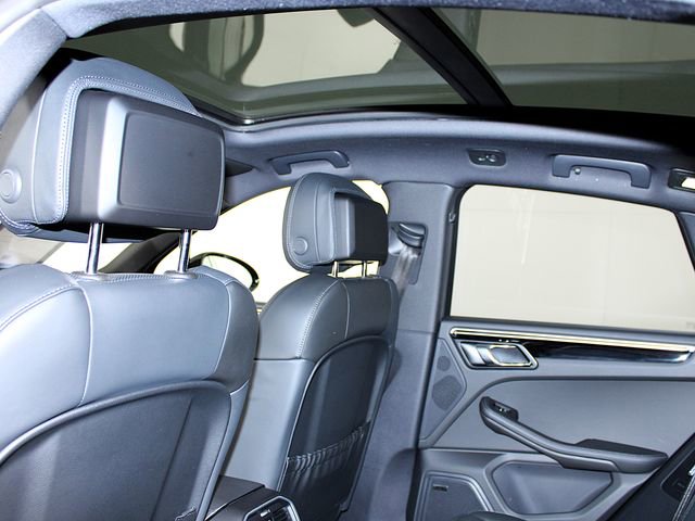 Certified 2024 Porsche Macan image 21