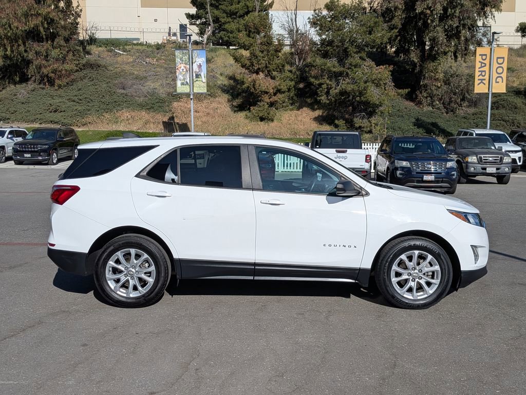 Used 2020 Chevrolet Equinox LS image 2