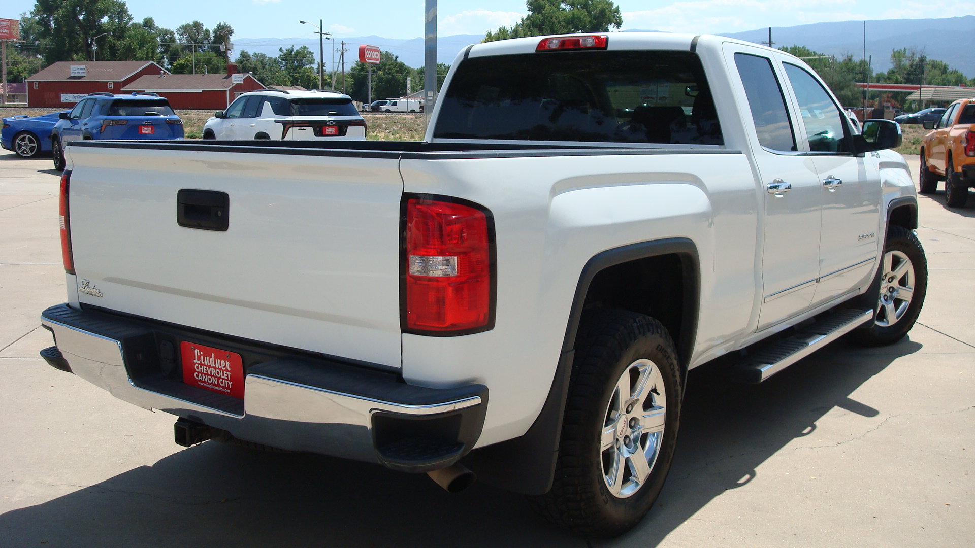 Used 2015 GMC Sierra 1500 SLT w/ Suspension Package, Off-Road AWD/4WD image 4