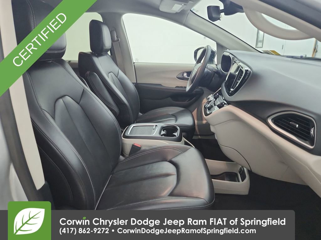 Used 2024 Chrysler Pacifica Touring-L image 33