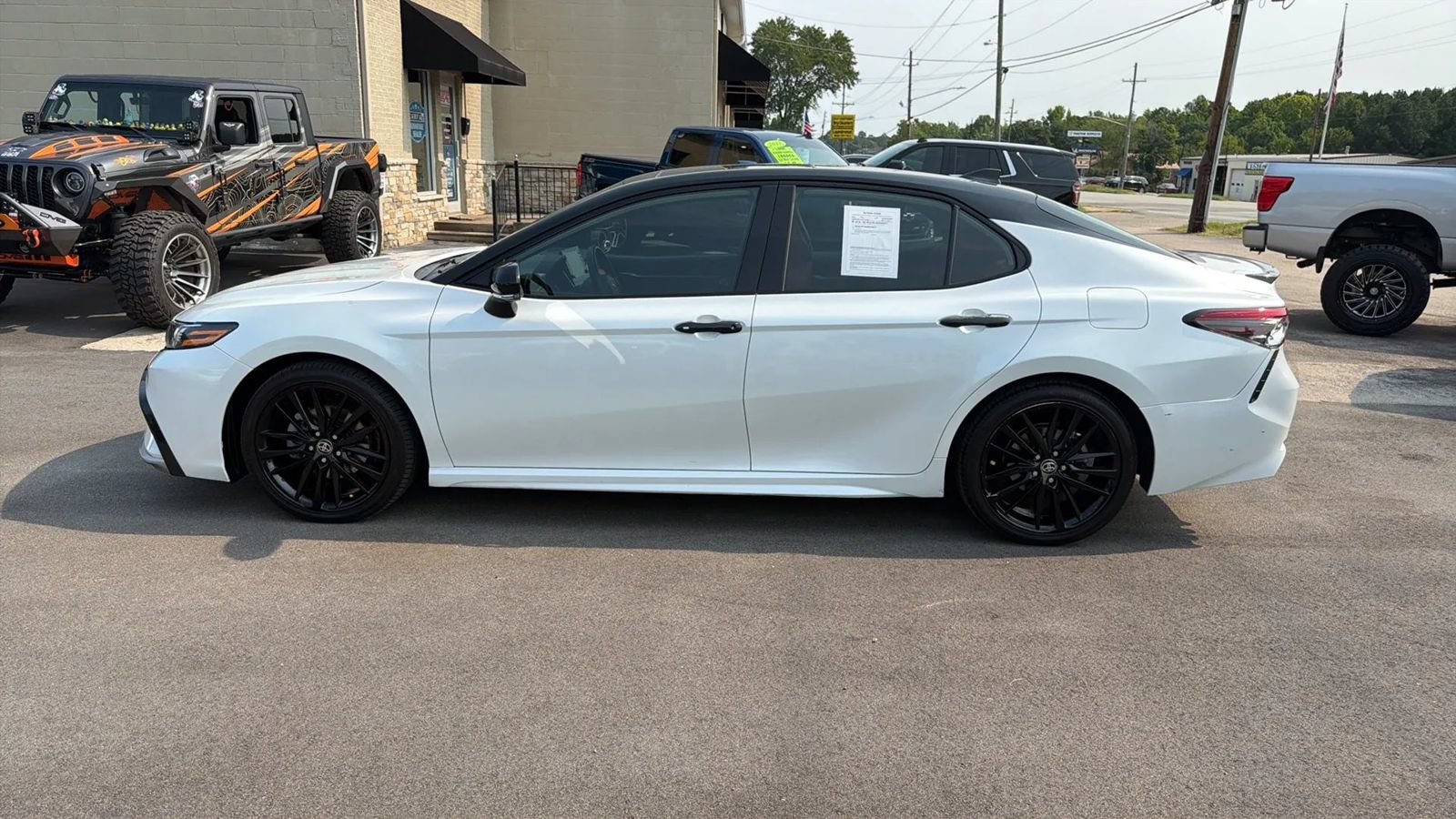 Used 2023 Toyota Camry XSE w/ Navigation Package FWD image 2
