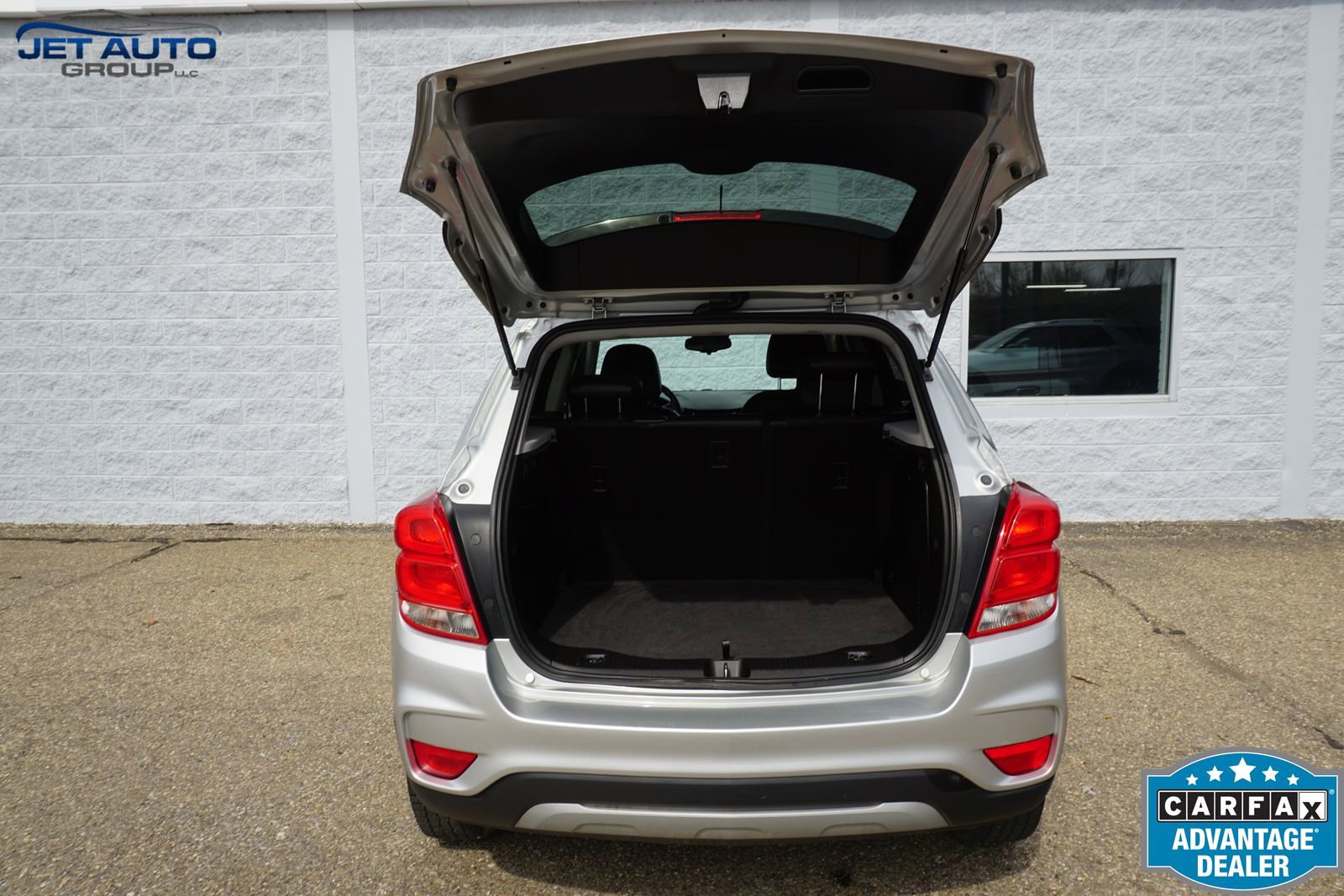 Used 2020 Chevrolet Trax LT w/ LT Convenience Package image 16