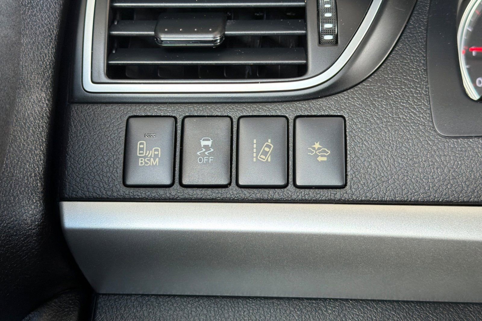 Used 2015 Toyota Camry XSE w/ Advanced Technology Package FWD image 31