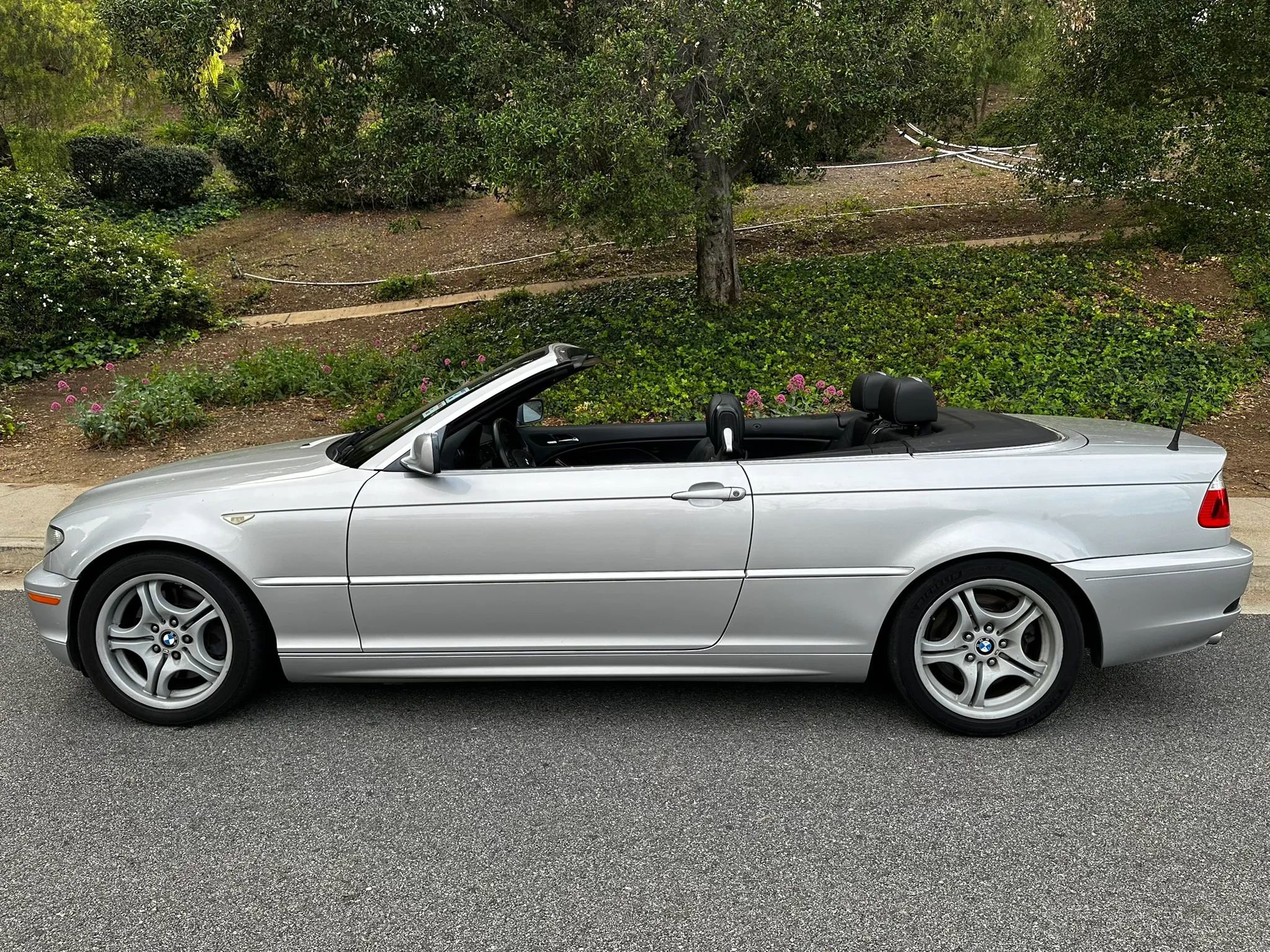 Used 2006 BMW 330Ci Convertible image 2